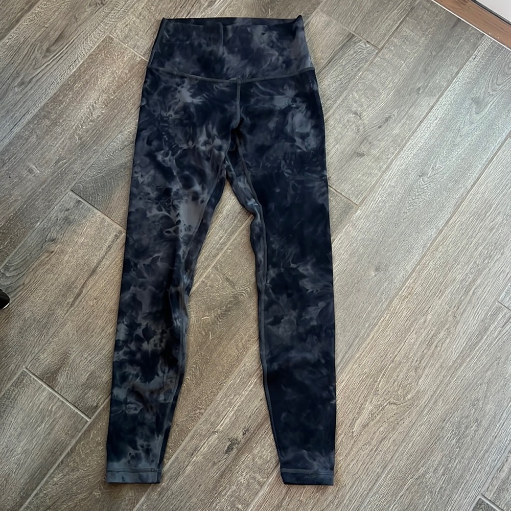 lululemon Align High-Rise Pant 25”
Diamond dye pitch grey graphite grey - size 6